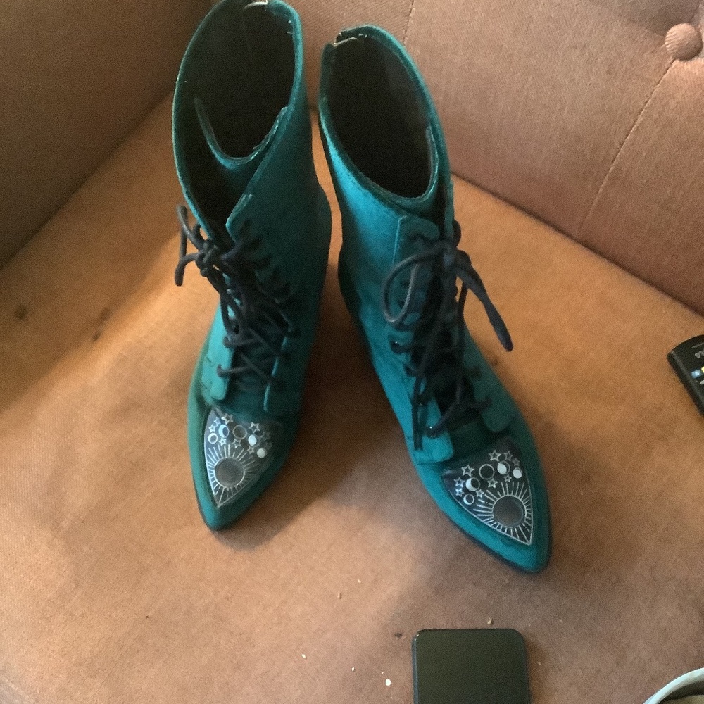 Green Velvet Strange Cvlt Boots, Sz 9